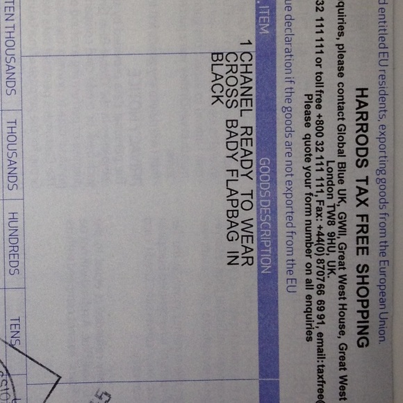 Chanel Ready to Wear Cross Body Flapbag in Black. Quilted and soft leather. - Picture 8 of 8